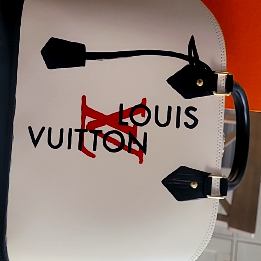 Louis Vuitton  hand 👜